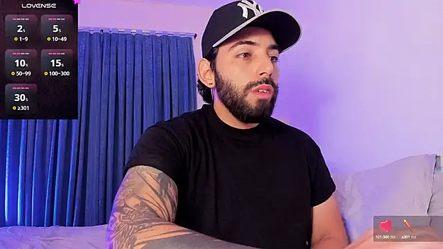 Snapshot of leo_thewolf_ chatting on 09.19.25 leo thewolf online show from 09.19.25