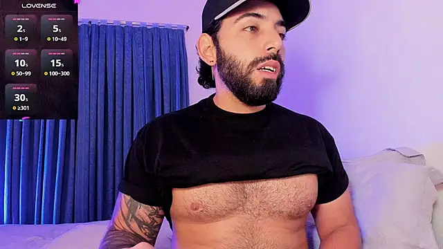 Snapshot of leo_thewolf_ chatting on 09.21.25 leo thewolf online show from 09.21.25