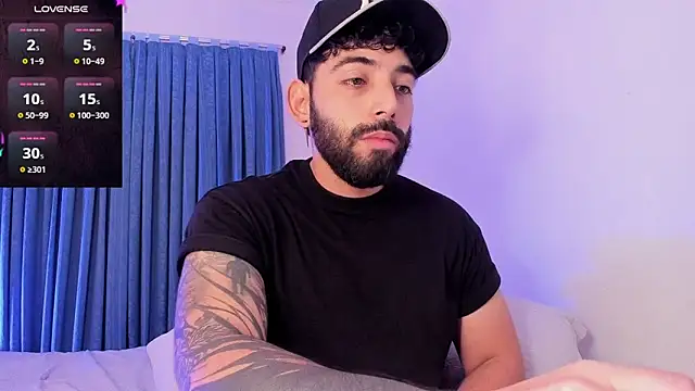 Snapshot of leo_thewolf_ chatting on 09.27.25 leo thewolf online show from 09.27.25