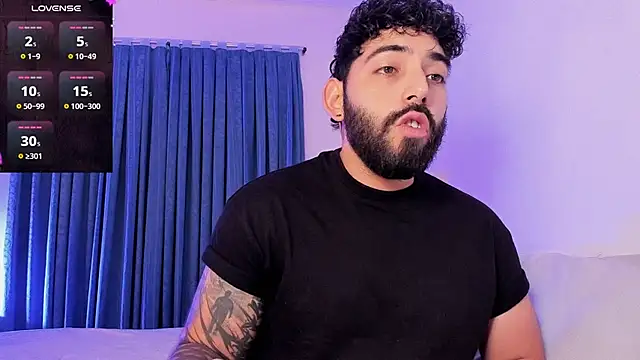 Snapshot of leo_thewolf_ chatting on 10.04.25 leo thewolf online show from 10.04.25