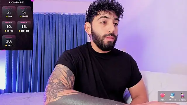 Snapshot of leo_thewolf_ chatting on 10.11.25 leo thewolf online show from 10.11.25