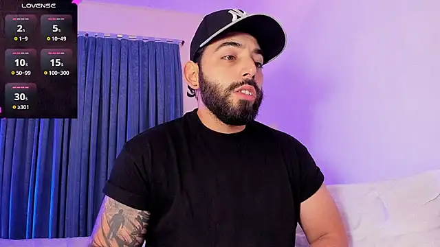 Snapshot of leo_thewolf_ chatting on 10.18.25 leo thewolf online show from 10.18.25