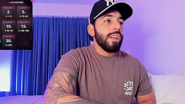 Snapshot of leo_thewolf_ chatting on 10.28.25 leo thewolf online show from 10.28.25