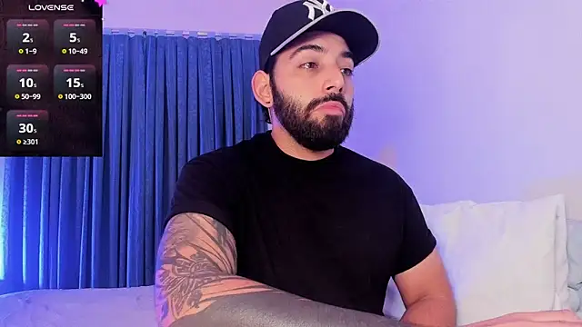 Snapshot of leo_thewolf_ chatting on 11.08.25 leo thewolf online show from 11.08.25