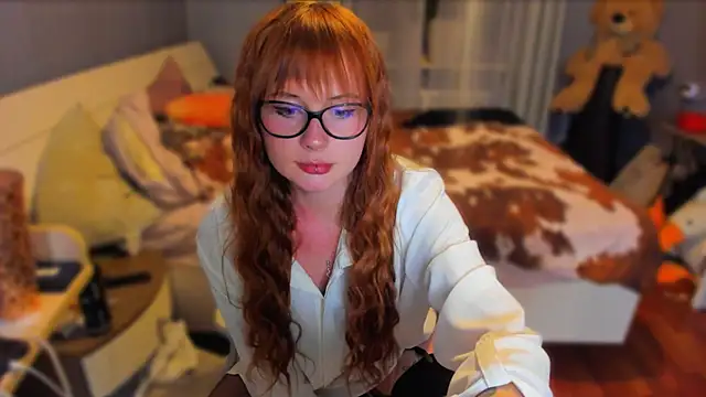 Snapshot of KlementinaBbG chatting on 09.08.25 KlementinaBbG online show from 09.08.25