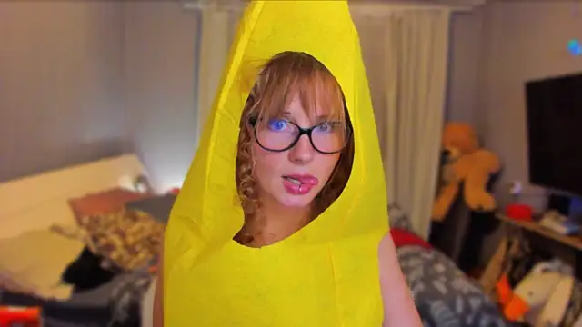 Snapshot of KlementinaBbG chatting on 09.20.25 KlementinaBbG online show from 09.20.25