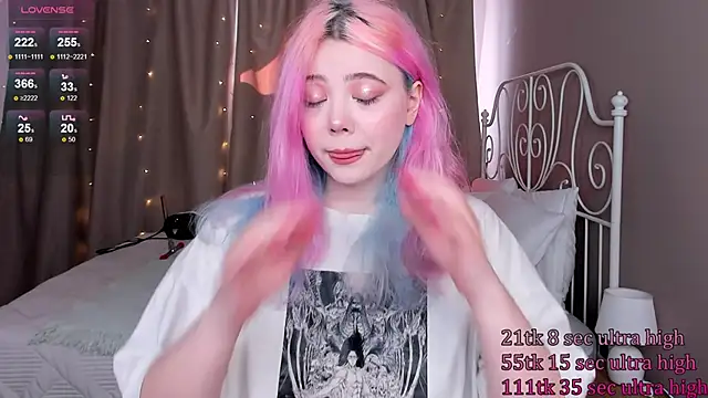 Snapshot of __KawaiiYuki__ chatting on 03.22.25 KawaiiYuki online show from 03.22.25