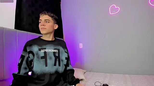 Snapshot of jake_and_joaquin chatting on 03.22.25 jake and joaquin online show from 03.22.25