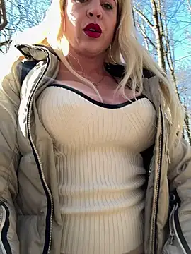 Snapshot of Kate-monroe chatting on 03.19.25 Kate-monroe online show from 03.19.25