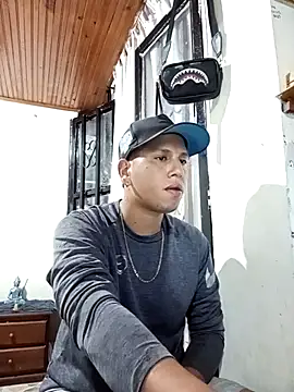 Snapshot of Peterking11 chatting on 11.08.25 Peterking11 online show from 11.08.25