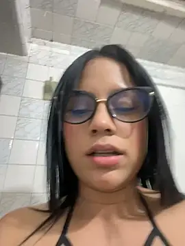 pamela anderson  online show from 02.05.25