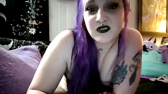 Snapshot of LunaLilith chatting on 02.13.25 LunaLilith online show from 02.13.25