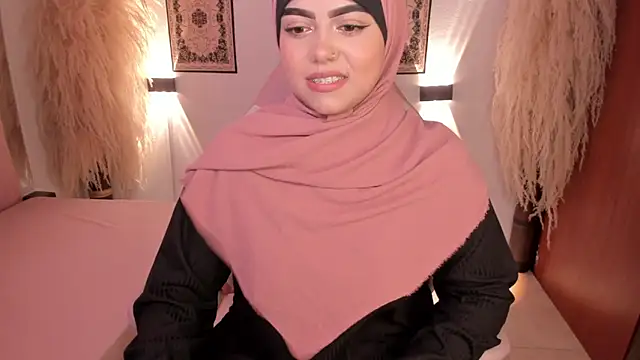 Snapshot of shayla_18 chatting on 12.17.24 shayla 18 online show from 12.17.24