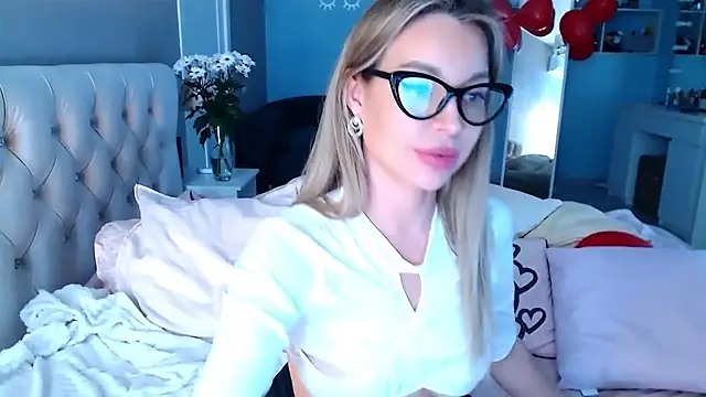 MissSiona online show from 02.17.25