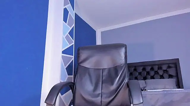 Snapshot of alex_oficial chatting on 03.14.25 alex oficial online show from 03.14.25