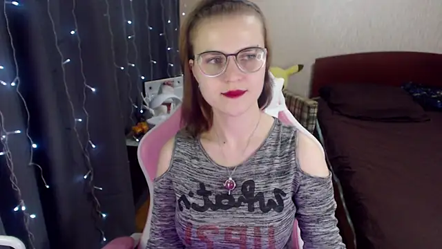 Snapshot of MissBrightShine chatting on 01.15.25 MissBrightShine online show from 01.15.25