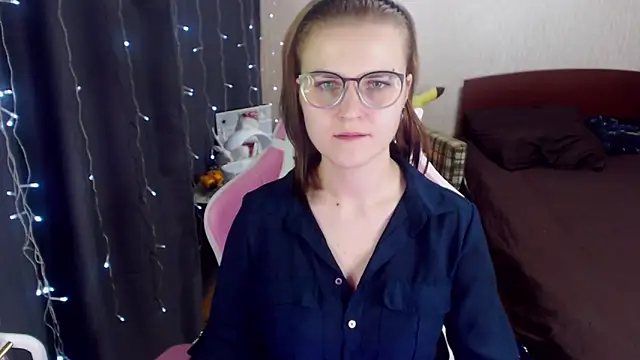 Snapshot of MissBrightShine chatting on 01.18.25 MissBrightShine online show from 01.18.25