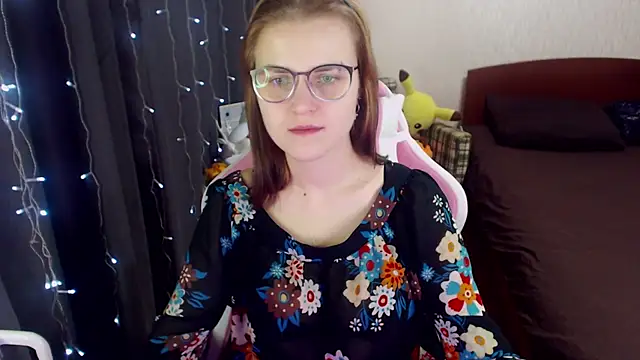 Snapshot of MissBrightShine chatting on 01.21.25 MissBrightShine online show from 01.21.25