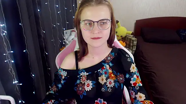 Snapshot of MissBrightShine chatting on 01.21.25 MissBrightShine online show from 01.21.25