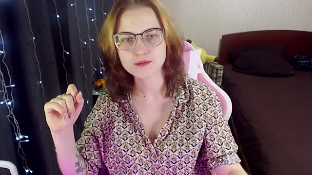 Snapshot of MissBrightShine chatting on 01.24.25 MissBrightShine online show from 01.24.25