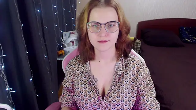 Snapshot of MissBrightShine chatting on 01.28.25 MissBrightShine online show from 01.28.25