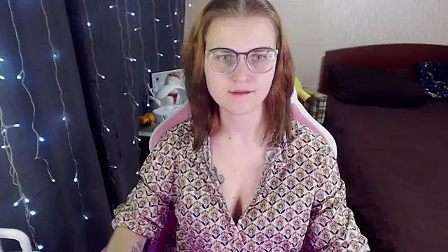 Snapshot of MissBrightShine chatting on 01.29.25 MissBrightShine online show from 01.29.25