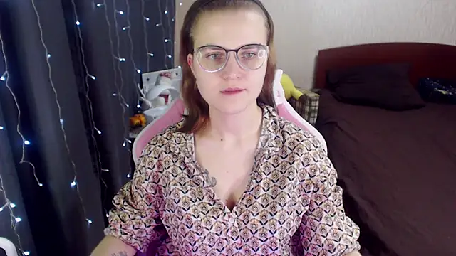 Snapshot of MissBrightShine chatting on 01.30.25 MissBrightShine online show from 01.30.25