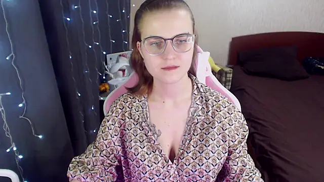 Snapshot of MissBrightShine chatting on 01.30.25 MissBrightShine online show from 01.30.25