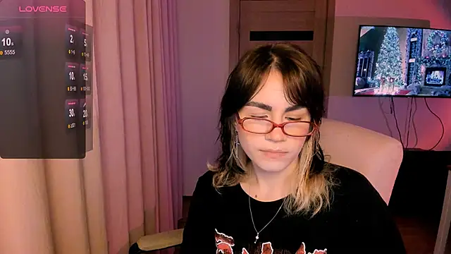 Snapshot of _selectrra chatting on 12.26.24  selectrra online show from 12.26.24