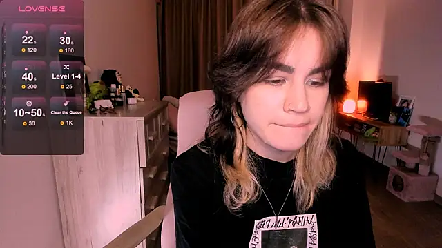 Snapshot of _selectrra chatting on 02.17.25  selectrra online show from 02.17.25