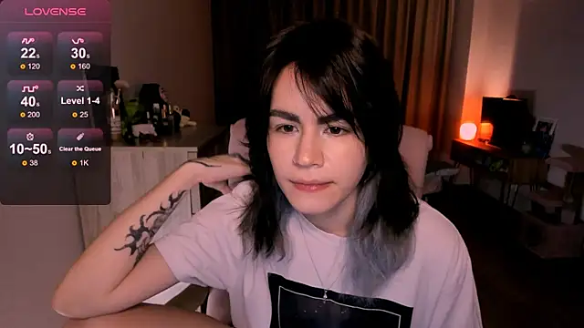 Snapshot of _selectrra chatting on 02.18.25  selectrra online show from 02.18.25