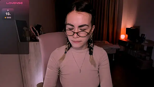 Snapshot of _selectrra chatting on 03.17.25  selectrra online show from 03.17.25