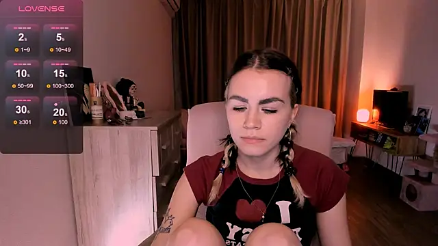 Snapshot of _selectrra chatting on 03.19.25  selectrra online show from 03.19.25