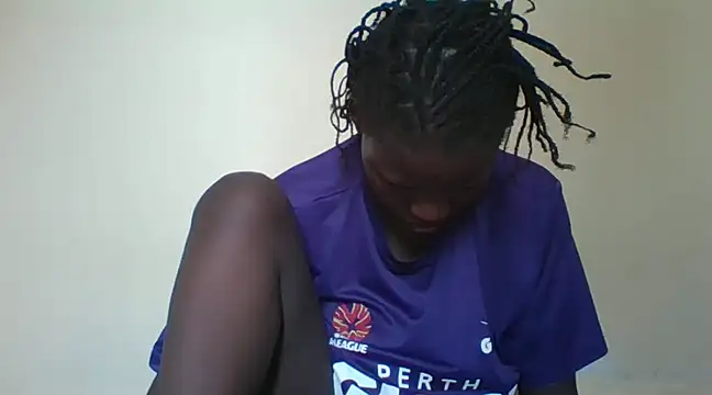 Snapshot of prettychic5 chatting on 12.05.24 prettychic5 online show from 12.05.24