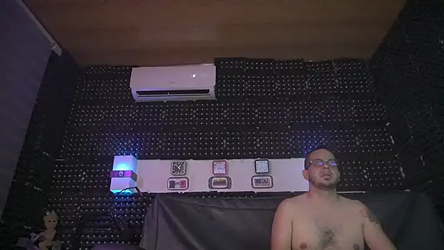 Snapshot of Dulce_yors chatting on 12.24.24 Dulce yors online show from 12.24.24