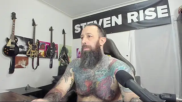 Snapshot of StevenRiseNYC chatting on 01.27.25 StevenRiseNYC online show from 01.27.25