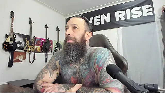 Snapshot of StevenRiseNYC chatting on 01.27.25 StevenRiseNYC online show from 01.27.25