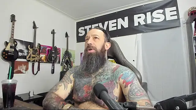 Snapshot of StevenRiseNYC chatting on 02.03.25 StevenRiseNYC online show from 02.03.25