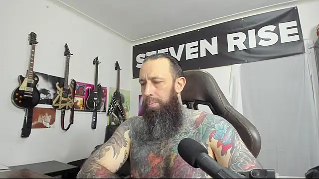 Snapshot of StevenRiseNYC chatting on 02.06.25 StevenRiseNYC online show from 02.06.25
