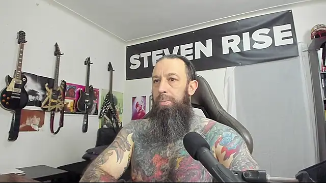 Snapshot of StevenRiseNYC chatting on 02.06.25 StevenRiseNYC online show from 02.06.25