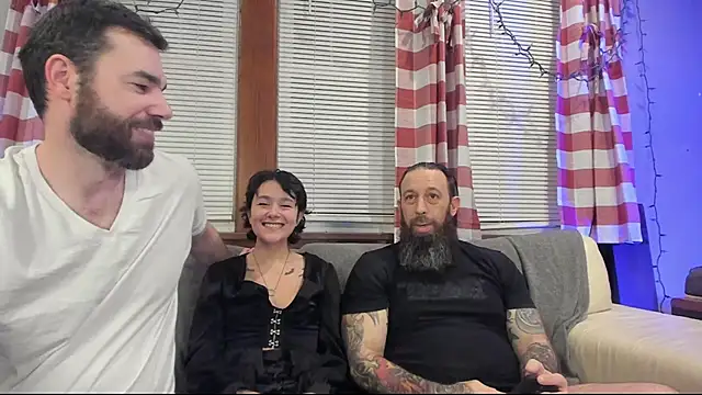 Snapshot of StevenRiseNYC chatting on 02.08.25 StevenRiseNYC online show from 02.08.25