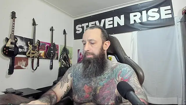 Snapshot of StevenRiseNYC chatting on 02.12.25 StevenRiseNYC online show from 02.12.25