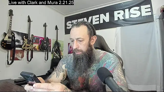 Snapshot of StevenRiseNYC chatting on 02.15.25 StevenRiseNYC online show from 02.15.25