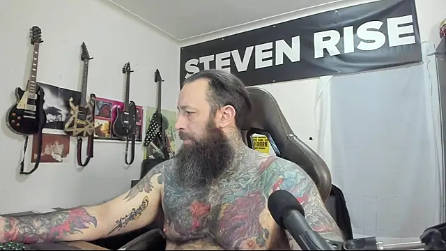 Snapshot of StevenRiseNYC chatting on 02.21.25 StevenRiseNYC online show from 02.21.25