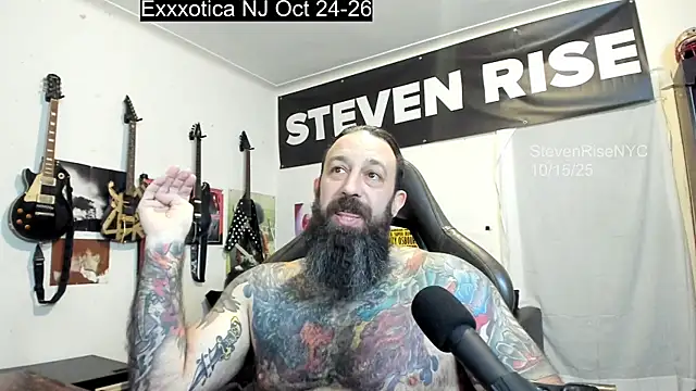 Snapshot of StevenRiseNYC chatting on 10.16.25 StevenRiseNYC online show from 10.16.25