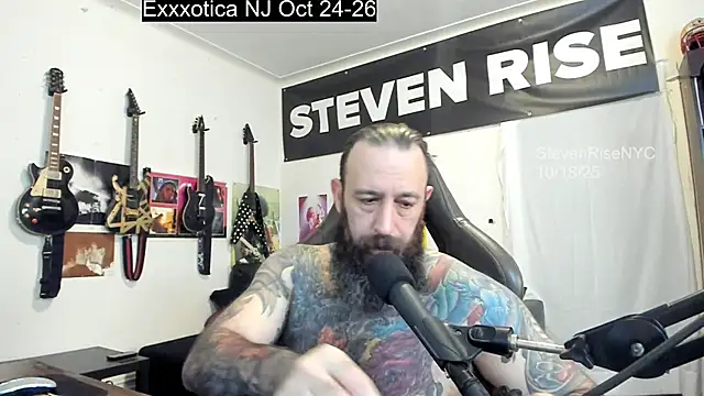 Snapshot of StevenRiseNYC chatting on 10.18.25 StevenRiseNYC online show from 10.18.25