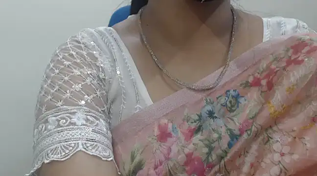 Snapshot of Lovely_Siri_23 chatting on 02.13.25 Lovely Siri 23 online show from 02.13.25