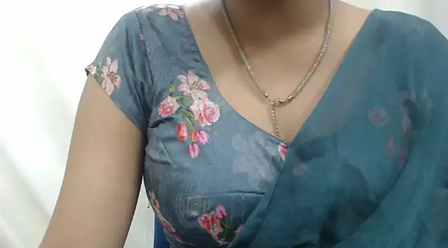 Snapshot of Lovely_Siri_23 chatting on 03.05.25 Lovely Siri 23 online show from 03.05.25