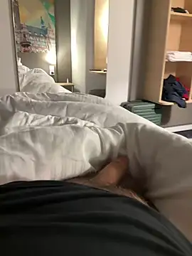 Snapshot of neugrg chatting on 10.04.25 neugrg online show from 10.04.25