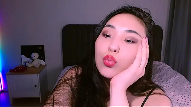 Snapshot of monabooty chatting on 01.25.25 monabooty online show from 01.25.25